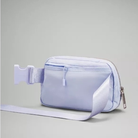 Lululemon Everywhere Belt Bag - Pastel Blue - Picture 3 of 4